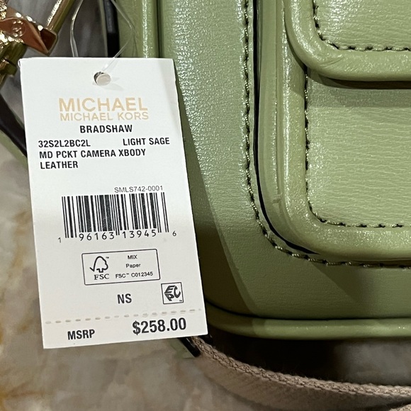 Michael by Michael Kors Bradshaw Medium Messenger Camera Bag Style New with Tags - Picture 9 of 16